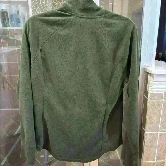 Size Medium Old Navy green fleece pullover. Worn once. - Picture 2 of 3